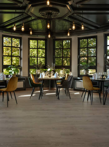 Start dagen med en deilig frokost i den elegante restauranten. Du kan også prøve raclettemiddagen som tilbys av Hotel Stadt Hamburg.