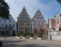 Hotellet ligger i centrum af Bad Salzuflen, en charmerende by med smuk, traditionel arkitektur.