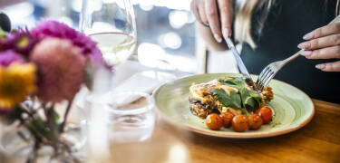 Forkæl dig selv med et kulinarisk eventyr i hotellets restaurant, hvor du kan nyde et lækkert udvalg af lokale og internationale retter.
