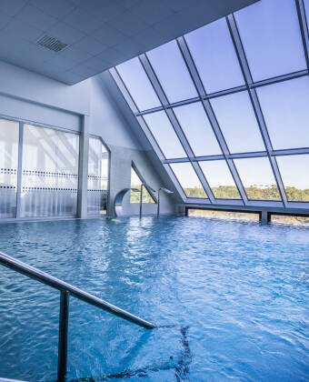 Gönnen Sie sich eine Auszeit und entspannen Sie im Wellnessbereich mit Spa und Sauna.