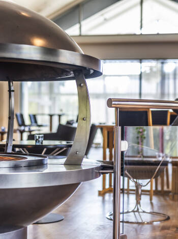 Im First Hotel Planetstaden trifft modernes Design auf gemütliches Ambiente und sorgt für einen einzigartigen Aufenthalt.