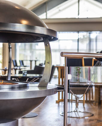 Im First Hotel Planetstaden trifft modernes Design auf gemütliches Ambiente und sorgt für einen einzigartigen Aufenthalt.