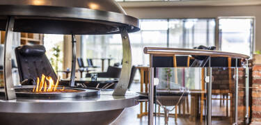 Moderne design møder hyggelig atmosfære på First Hotel Planetstaden og giver et unikt ophold.