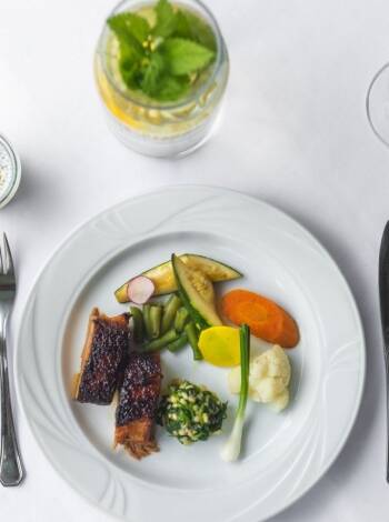Genießen Sie eine Vielzahl von gut zubereiteten Gerichten im Restaurant des Hotels, das von einem erfahrenen Küchenchef geleitet wird, der sich der kulinarischen Exzellenz verschrieben hat.