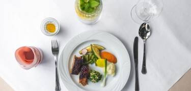 Genießen Sie eine Vielzahl von gut zubereiteten Gerichten im Restaurant des Hotels, das von einem erfahrenen Küchenchef geleitet wird, der sich der kulinarischen Exzellenz verschrieben hat.