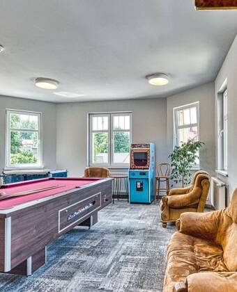 Lukas Medical & Spa tillgodoser en mängd olika intressen med sitt spelrum med biljardbord och andra underhållande spel, och en fantastisk trädgård och terrass för avkoppling utomhus.