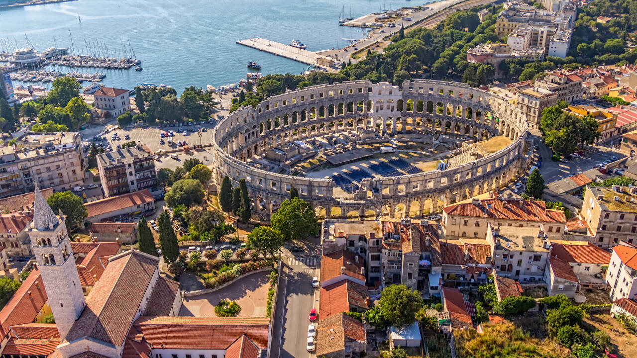 Fra Banjole er du bare en kort kjøretur til Pula, som er Istrias vakre romerske hovedstad