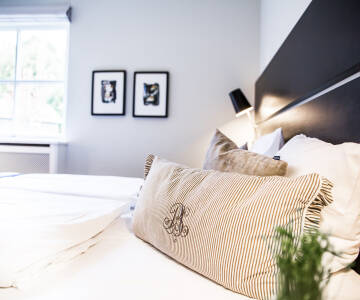 För att säkra den bästa nattsömnen, erbjuds ett brett utbud av sköna natur-, skum- och fiberkuddar.