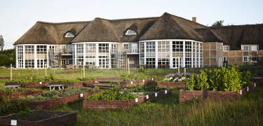 Hotellet har sin egen krydderurtehave og det største stråtag i Danmark.