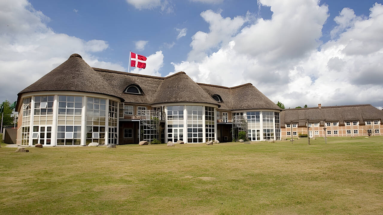 Dieses 4-Sterne-Hotel liegt inmitten von Wäldern und Seen in der wunderschönen Landschaft von Sorø.