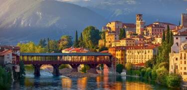 Gå en tur til Ponte degli Alpini og Bassanos historiske centrum.