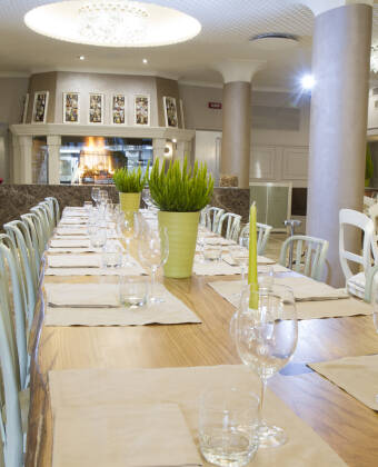 Dine on local specialties at the welcoming in-house restaurant.