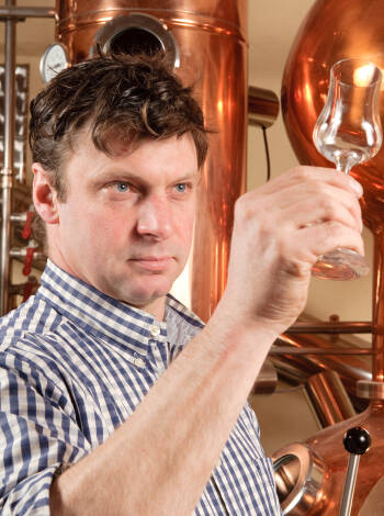 Upptäck Bassanos berömda grappa med en provsmakning på en historisk lokal destilleri.