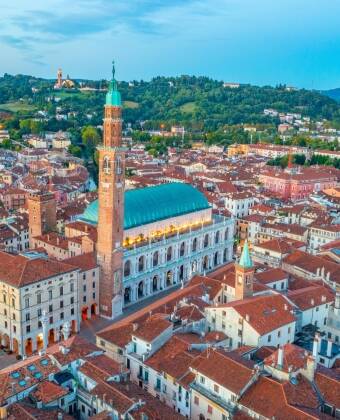Ideal base for exploring Vicenza, Padua, Citadella or even Venice and Lake Garda.
