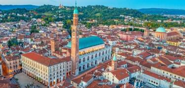 Ideal base for exploring Vicenza, Padua, Citadella or even Venice and Lake Garda.