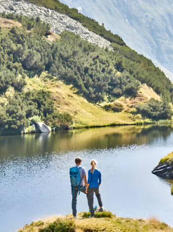 Besuchen Sie den malerischen See im idyllischen Paznauntal.