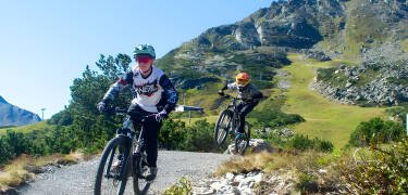 Vandra, klättra och cykla mountainbike i fantastiska landskap.
