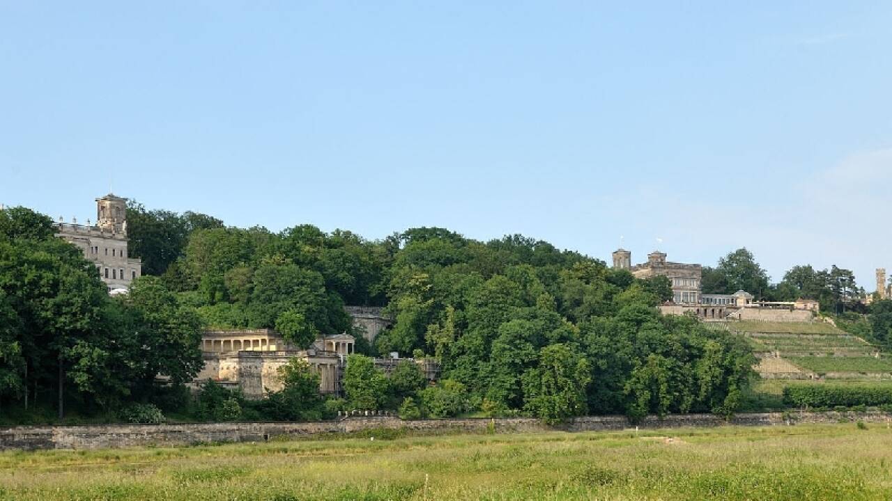 I den østlige delen av Dresden ved Elben finner dere tre slott som ligger side om side, og er vel verdt et besøk.