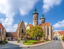 Fordyb dig i fortiden i byer som Naumburg og Freyburg, eller besøg historiske klostre.