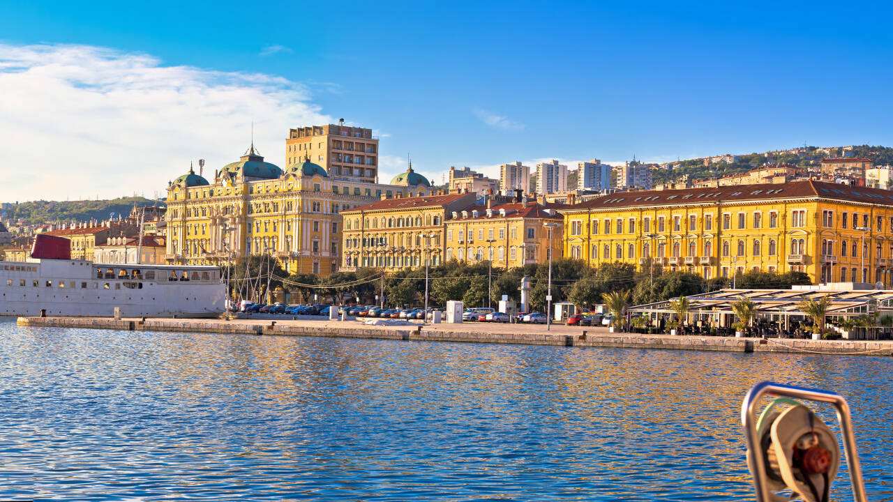 Har I brug for at opleve lidt storby, er Rijeka et rigtig godt bud. Få lidt shopping med på ferien.