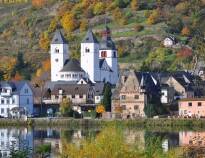 Treis-Karden er en charmerende lille by ved Mosel. Med sit imponerende slot, snoede gyder og hyggelige vinstuer fortryller den sine besøgende.