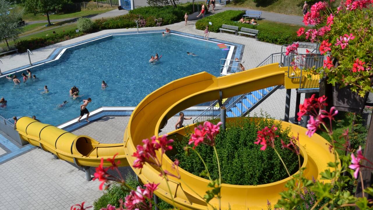 Cool off on warm summer days at Viechtach’s outdoor pool, right next to the hotel.