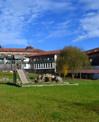 Hyggelige Hotel am Pfahl ligger i hjertet af Bayerischer Wald, kun en kort afstand fra Viechtach.
