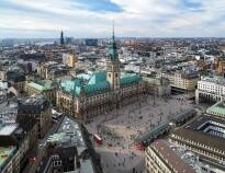 Machen Sie einen Tagesausflug in die beeindruckende Stadt Hamburg, wo unzählige Erlebnisse und Attraktionen auf Sie warten.