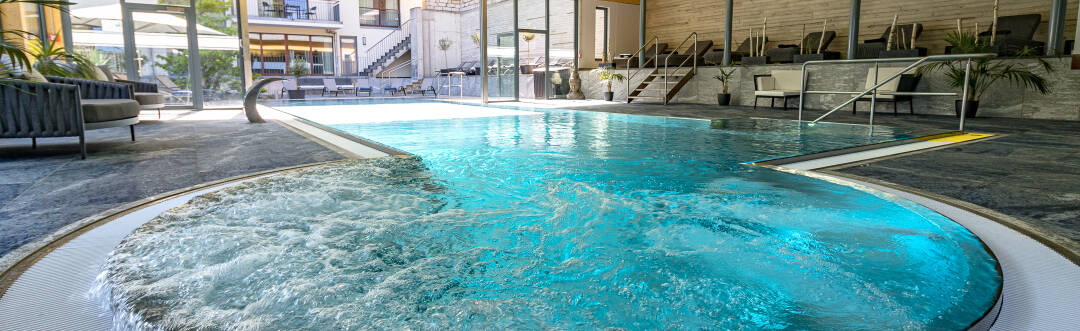 Ren afslapning: stort spa- og wellnessområde med pool, saunaer, skønhedsbehandlinger og massager.