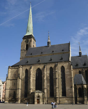 En av Plzens mange severdigheter er St. Bartholomew-katedralen, fra 1300-tallet, som ble klassifisert som en katedral i 1993.