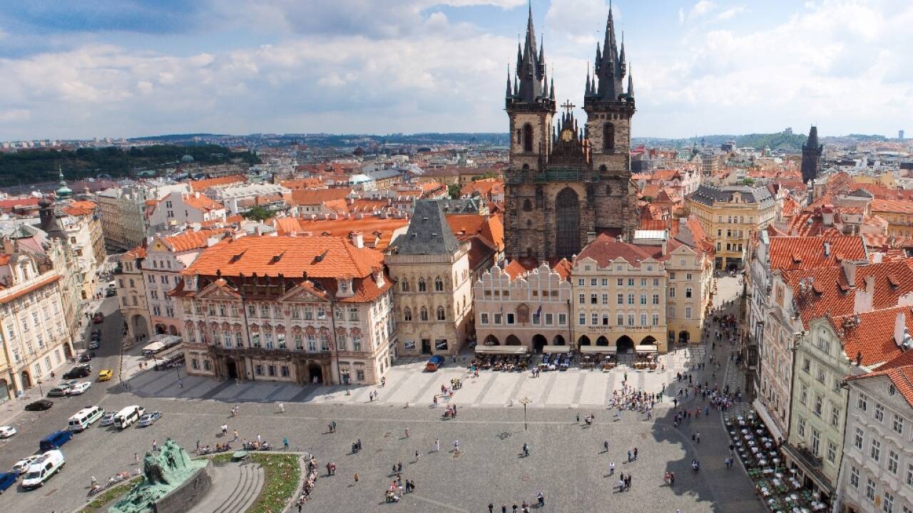 Besøg tjekkiets smukke og historiske hovedstad Prag og alle dens seværdigheder.