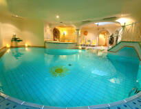 Hotellet har en flot wellnessafdeling, hvor I kan nyde godt af indendørs pool og spabad.