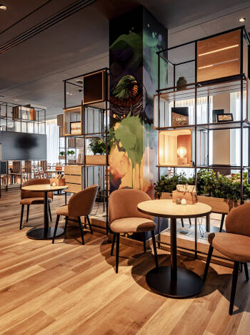 Guests can unwind in the cosy bistro/bar/lounge, enjoying simple, delicious meals and a friendly atmosphere.