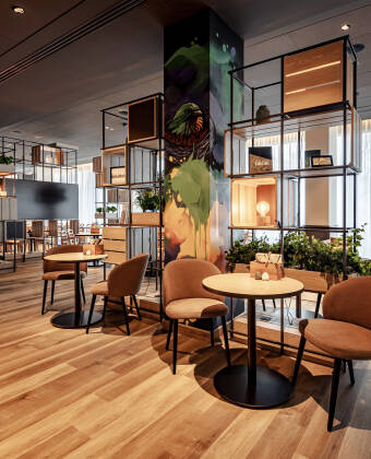 In der gemütlichen Lounge/Bar können Sie bei leckeren Gerichten und in freundlicher Atmosphäre entspannen.