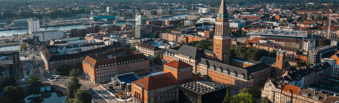 Kiel bietet zahlreiche Sehenswürdigkeiten, die die lebendige Kultur- und Geschichtslandschaft unterstreichen.