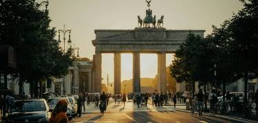 Upptäck Berlins museer, gallerier och historiska sevärdheter, inklusive den berömda Brandenburger Tor.