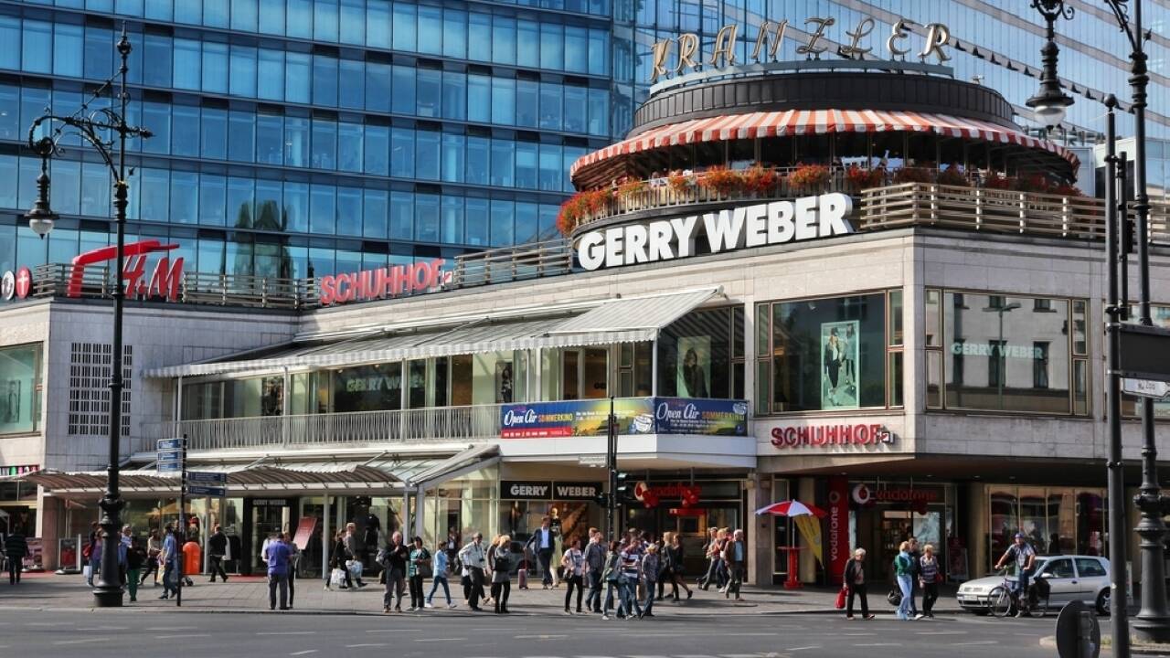 Berlins store indkøbsgade Kurfürstendamm byder byder på shopping for enhver smag.