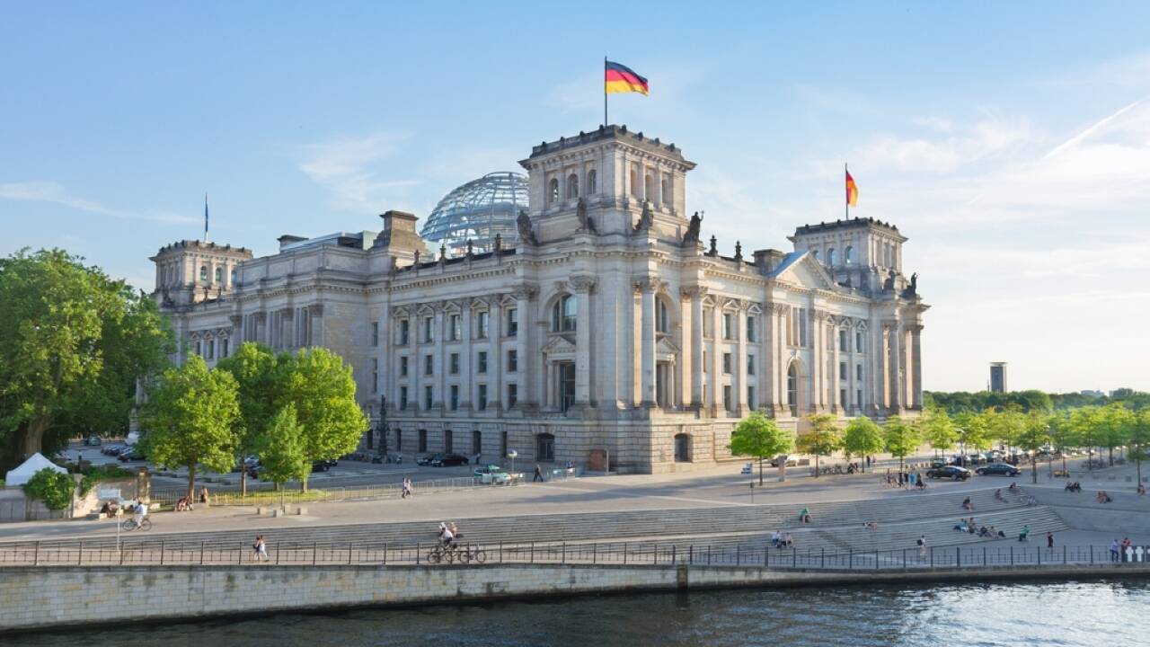 Reichstag er Tysklands parlamentsbygning, og bygningen er et besøg værd med den megen historie og de skønne omgivelser.