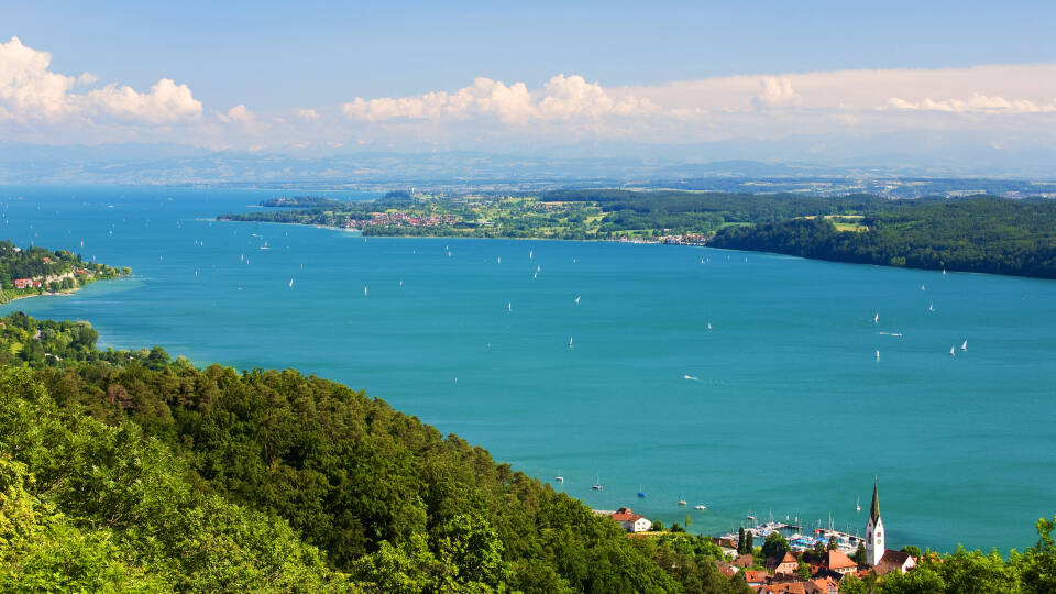 Bregenz byder på en fantastisk smuk sø og et roligt alpelandskab ved Bodensøens bredder.