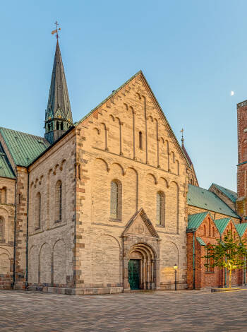 Nur eine kurze Fahrt vom Hotel entfernt liegt Ribe, das mit seiner schönen Kathedrale einen ganz besonderen Charme hat.