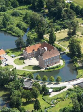 Auf dem schönen Schloss Gram und in der gleichnamigen Kleinstadt ist fast immer etwas los.
