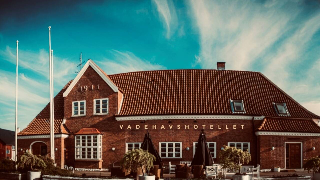 Det charmiga Vadehavshotellet har ett fantastiskt läge i Vadehavets nationalpark.
