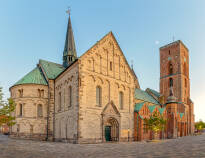En lille køretur fra hotellet finder du Ribe, som med den smukke domkirke har en helt særlig charme.