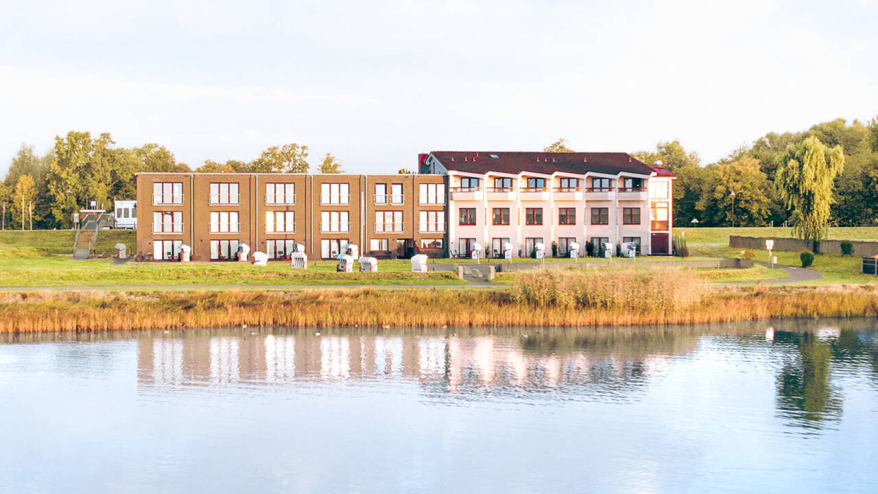 Das Hotel hat eine spektakuläre Lage an der Eider und ist von Ausflugs-Möglichkeiten in alle Richtungen umgeben.
