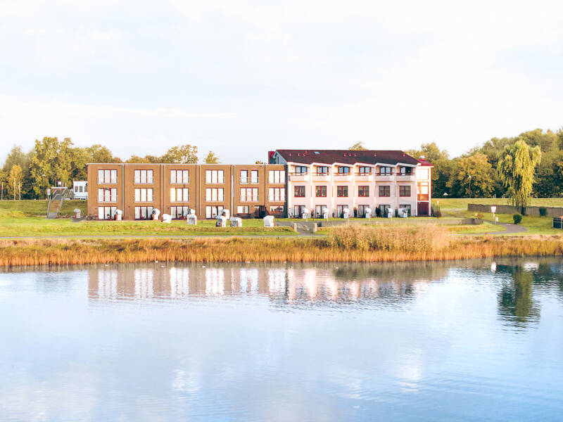 Das Hotel hat eine spektakuläre Lage an der Eider und ist von Ausflugs-Möglichkeiten in alle Richtungen umgeben.