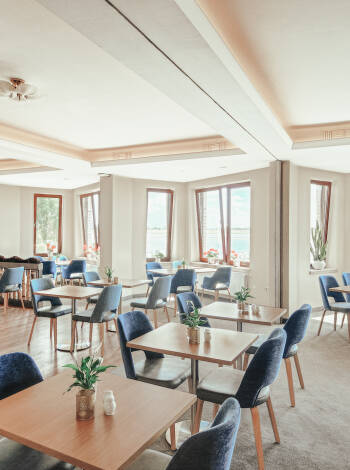 I hotellets stämningsfulla bar kan ni njuta av kalla förfriskningar efter en händelserik dag.