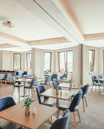 Genießen Sie ein köstliches Abendessen im wunderschönen, frisch renovierten Restaurant des Hotels.