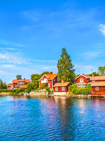 Erkunden Sie Dalarna: reiche Folklore, traditionelle Dörfer, Aktivitäten am See und ausgedehnte Wälder.