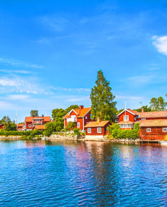 Erkunden Sie Dalarna: reiche Folklore, traditionelle Dörfer, Aktivitäten am See und ausgedehnte Wälder.