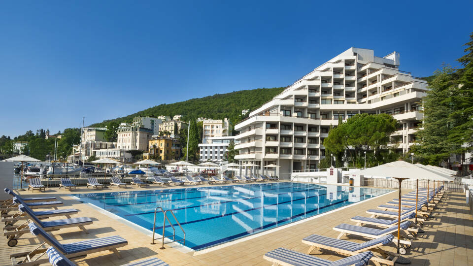 Placeret på den smukke promenade, tæt på centrum af Opatija, ligger Hotel Admiral.